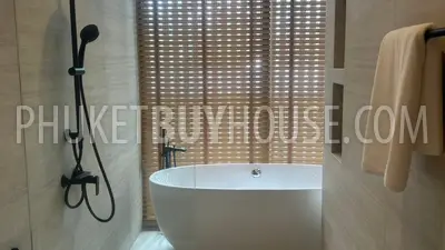 BAN22019: Oriental-Style 3 Bedroom Pool Villa For Sale Right on Bangtao Beach Road. Fotoğraf #15