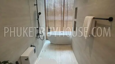 BAN22019: Oriental-Style 3 Bedroom Pool Villa For Sale Right on Bangtao Beach Road. Fotoğraf #21
