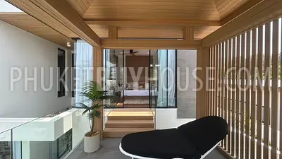 BAN22019: Oriental-Style 3 Bedroom Pool Villa For Sale Right on Bangtao Beach Road. Fotoğraf #6