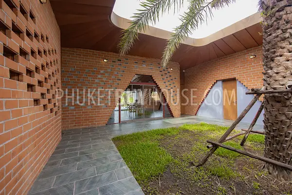 LAG22588: Architect-Designed Tropical Villa on Golf Course with Sustainable Features. Photo #8