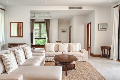LAG22602: Spacious 4-Bedroom Villa in a 5-Star Resort Near Bang Tao Beach For Rent. 照片 #11