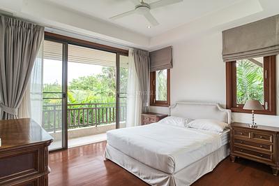 LAG22602: Spacious 4-Bedroom Villa in a 5-Star Resort Near Bang Tao Beach For Rent. 照片 #9