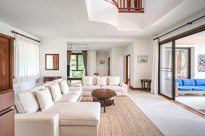 LAG22602: Spacious 4-Bedroom Villa in a 5-Star Resort Near Bang Tao Beach For Rent. 照片 #17