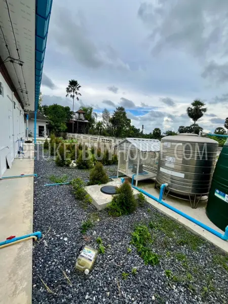 MAI22607: Spacious Property with Main House and 5 Rental Units on 1,200 m² Land Plot. Photo #2