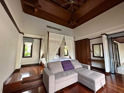 BAN22615: Urgent sale of a 4-bedroom villa in the heart of Bangtao, just minutes from beaches. Photo #9