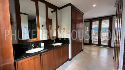 BAN22615: Urgent sale of a 4-bedroom villa in the heart of Bangtao, just minutes from beaches. Fotoğraf #16