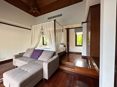 BAN22615: Urgent sale of a 4-bedroom villa in the heart of Bangtao, just minutes from beaches. Photo #7