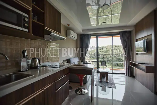 NAI7331: One Bedroom Apartment on 6th floor in Nai Harn area. Photo #4