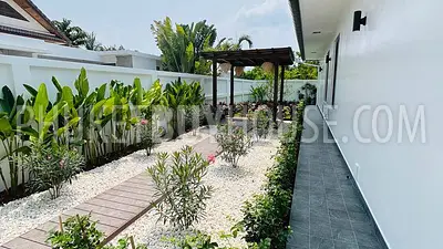RAW7337: Five Bedroom Pool Villa in Rawai. Photo #10