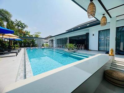 RAW7337: Five Bedroom Pool Villa in Rawai. Photo #48