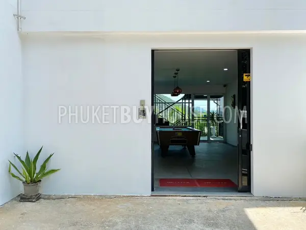 CHA5811: Luxury Eight Bedroom Villa in Chalong. Photo #6