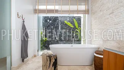 BAN22640: Luxury 4-Bedroom Pool Villa near Bangtao Beach. Photo #7