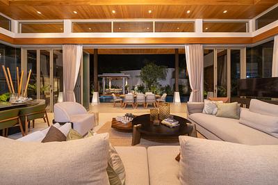 BAN22640: Luxury 4-Bedroom Pool Villa near Bangtao Beach. Photo #11