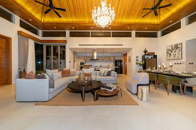 BAN22640: Luxury 4-Bedroom Pool Villa near Bangtao Beach. Photo #13