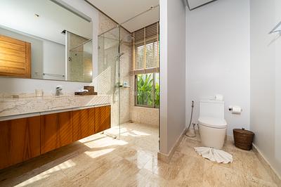 BAN22640: Luxury 4-Bedroom Pool Villa near Bangtao Beach. Photo #32