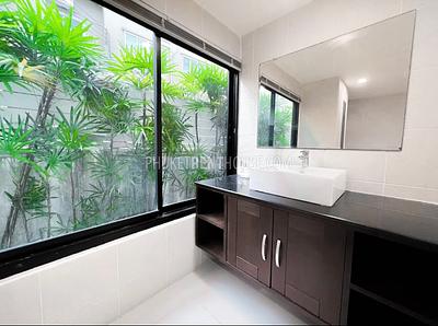 NAI22644: Spacious 3-Bedroom Apartment with Lake View Near Nai Harn Beach. Photo #16