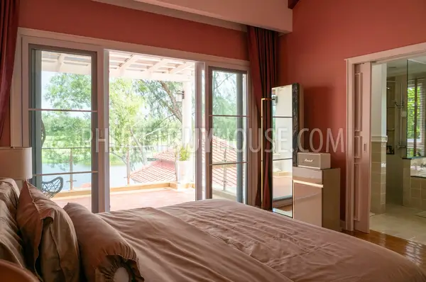BAN22287: Elegant Two-Story 3BR Home with Stunning Golf Course and Lake Views for Sale in Bang Tao. Fotoğraf #55