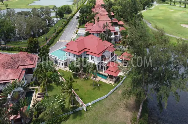 BAN22287: Elegant Two-Story 3BR Home with Stunning Golf Course and Lake Views for Sale in Bang Tao. Fotoğraf #51
