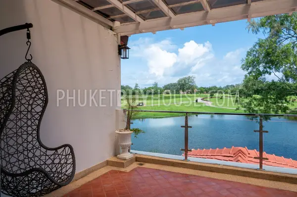 BAN22287: Elegant Two-Story 3BR Home with Stunning Golf Course and Lake Views for Sale in Bang Tao. Fotoğraf #4