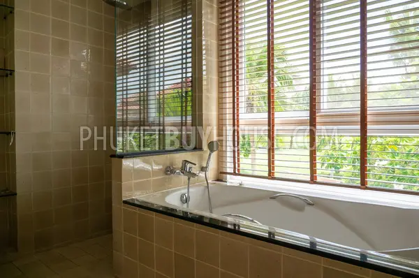 BAN22287: Elegant Two-Story 3BR Home with Stunning Golf Course and Lake Views for Sale in Bang Tao. Fotoğraf #45