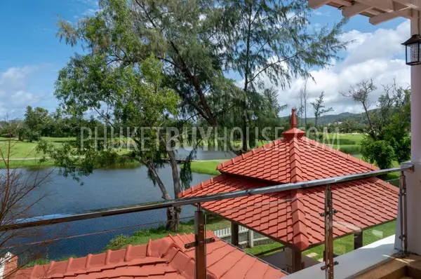 BAN22287: Elegant Two-Story 3BR Home with Stunning Golf Course and Lake Views for Sale in Bang Tao. Fotoğraf #2