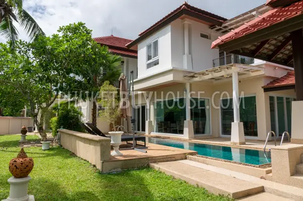 BAN22287: Elegant Two-Story 3BR Home with Stunning Golf Course and Lake Views for Sale in Bang Tao. Fotoğraf #1