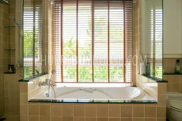 BAN22287: Elegant Two-Story 3BR Home with Stunning Golf Course and Lake Views for Sale in Bang Tao. Fotoğraf #56