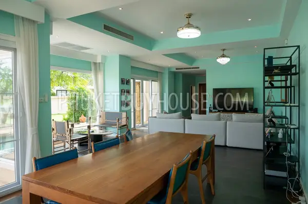 BAN22287: Elegant Two-Story 3BR Home with Stunning Golf Course and Lake Views for Sale in Bang Tao. Fotoğraf #22