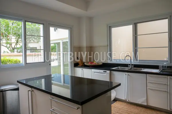 BAN22287: Elegant Two-Story 3BR Home with Stunning Golf Course and Lake Views for Sale in Bang Tao. Fotoğraf #5