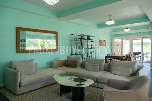 BAN22287: Elegant Two-Story 3BR Home with Stunning Golf Course and Lake Views for Sale in Bang Tao. Fotoğraf #18