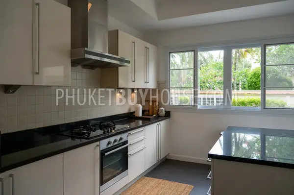 BAN22287: Elegant Two-Story 3BR Home with Stunning Golf Course and Lake Views for Sale in Bang Tao. Fotoğraf #12