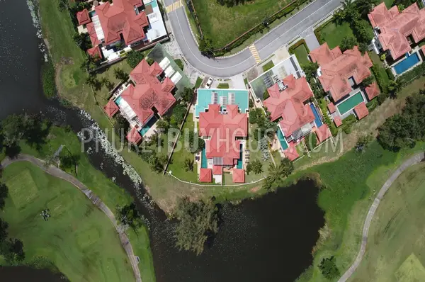 BAN22287: Elegant Two-Story 3BR Home with Stunning Golf Course and Lake Views for Sale in Bang Tao. Fotoğraf #48