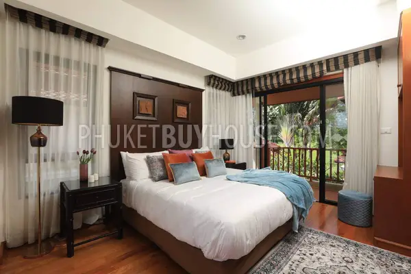 LAG22300: A Dream Villa in the Laguna Region with Private Pool and Golf Views for Sale. Photo #11
