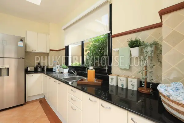 LAG22300: A Dream Villa in the Laguna Region with Private Pool and Golf Views for Sale. Photo #12
