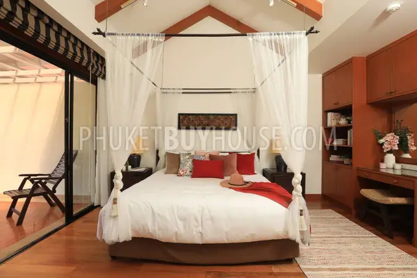 LAG22300: A Dream Villa in the Laguna Region with Private Pool and Golf Views for Sale. Photo #18