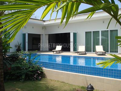 PHU1484: 3 Bedroom Luxury Pool Villa in Ko Kaeo behind The Boat Lagoon. Photo #2
