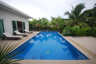 PHU1484: 3 Bedroom Luxury Pool Villa in Ko Kaeo behind The Boat Lagoon. Photo #4