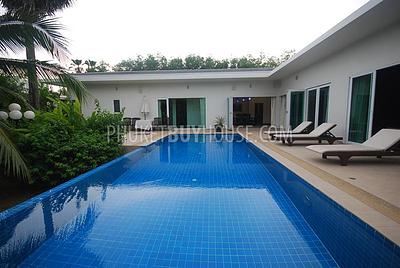 PHU1484: 3 Bedroom Luxury Pool Villa in Ko Kaeo behind The Boat Lagoon. Photo #21