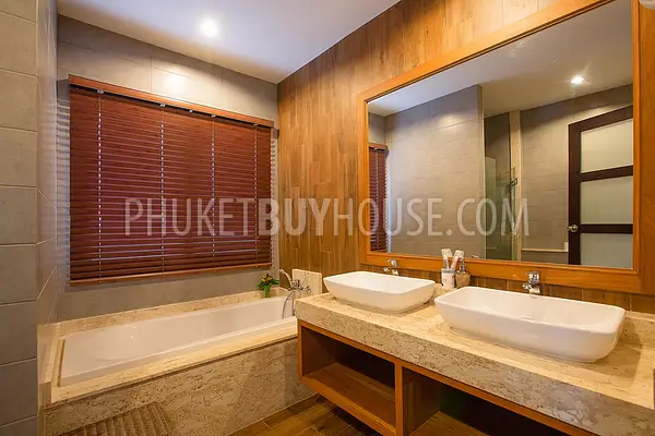 NAI22331: Modern Poolside 3 Bedroom Villa in with Spacious Open Design for Sale in Nai Harn. Photo #8