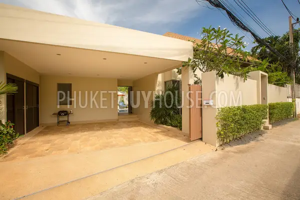 NAI22331: Modern Poolside 3 Bedroom Villa in with Spacious Open Design for Sale in Nai Harn. Photo #6