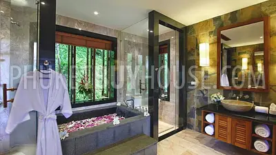 SUR22341: Breathtaking Sea View 5-Bedroom Villa for Sale in Surin Beach, Phuket. Fotoğraf #10