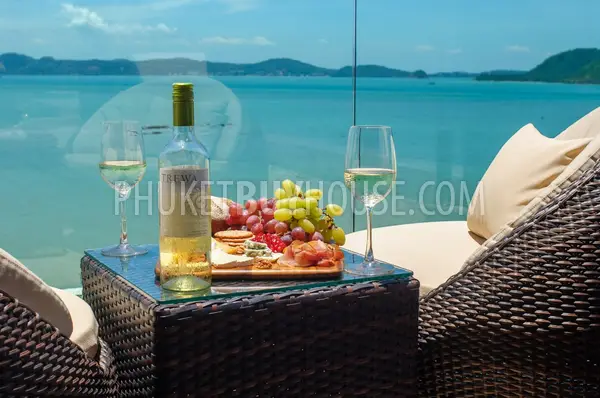 RAW7002: Luxurious 5 bedroom Villa with Infinity Pool in Rawai. Photo #25