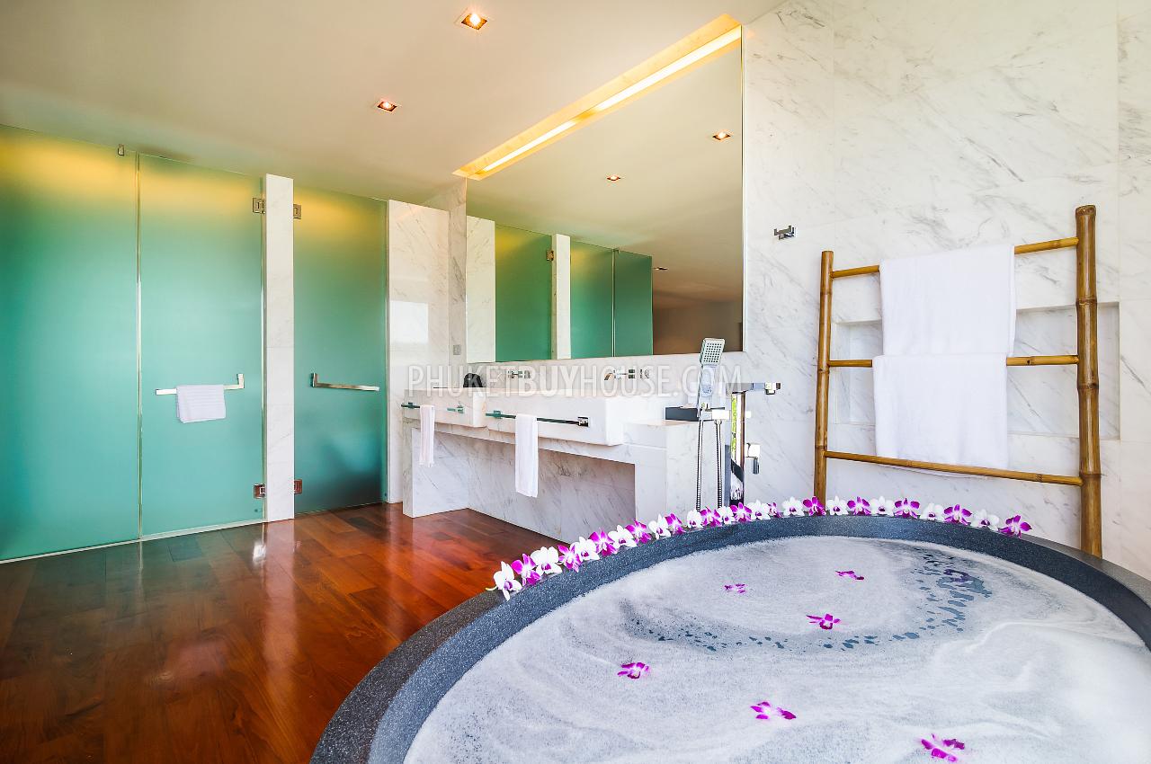 RAW7002: Luxurious 5 bedroom Villa with Infinity Pool in Rawai. Photo #42