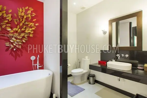 NAI7048: Nai Harn Villa with Private Garden and Pool. Photo #21