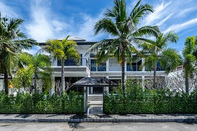 RAW22407: 4-Bedroom Villa with Saltwater Pool and Premium Interior in Rawai. Photo #33