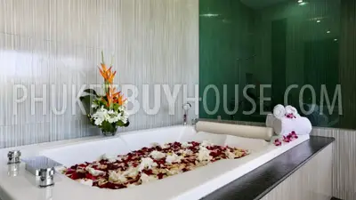 SUR7100: Elegant 9-Bedroom Villa in Surin Area. Photo #13
