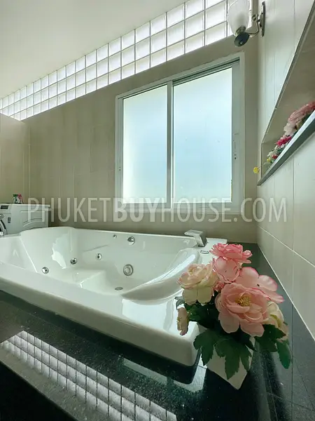 CHE22721: 3-Bedroom Pool Villa on 1,145 m² Land Plot in Cherngtalay. Photo #38