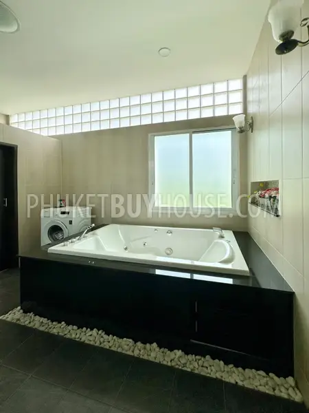 CHE22721: 3-Bedroom Pool Villa on 1,145 m² Land Plot in Cherngtalay. Photo #51