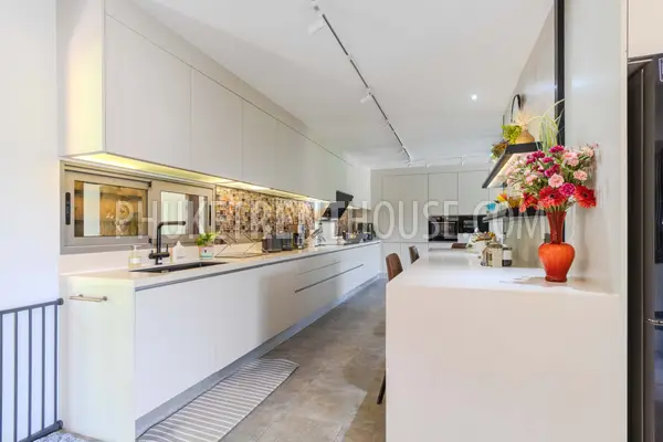 RAW22728: Exclusive 6-bedroom Luxury Lakefront Villa close to Nai Harn beach, Phuket. Photo #12