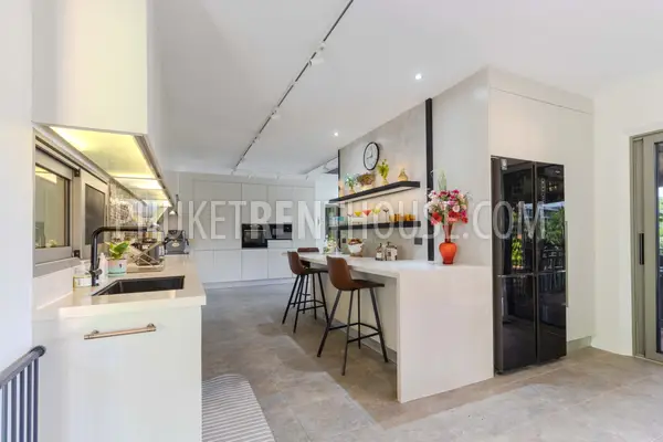 RAW22728: Exclusive 6-bedroom Luxury Lakefront Villa close to Nai Harn beach, Phuket. Photo #32